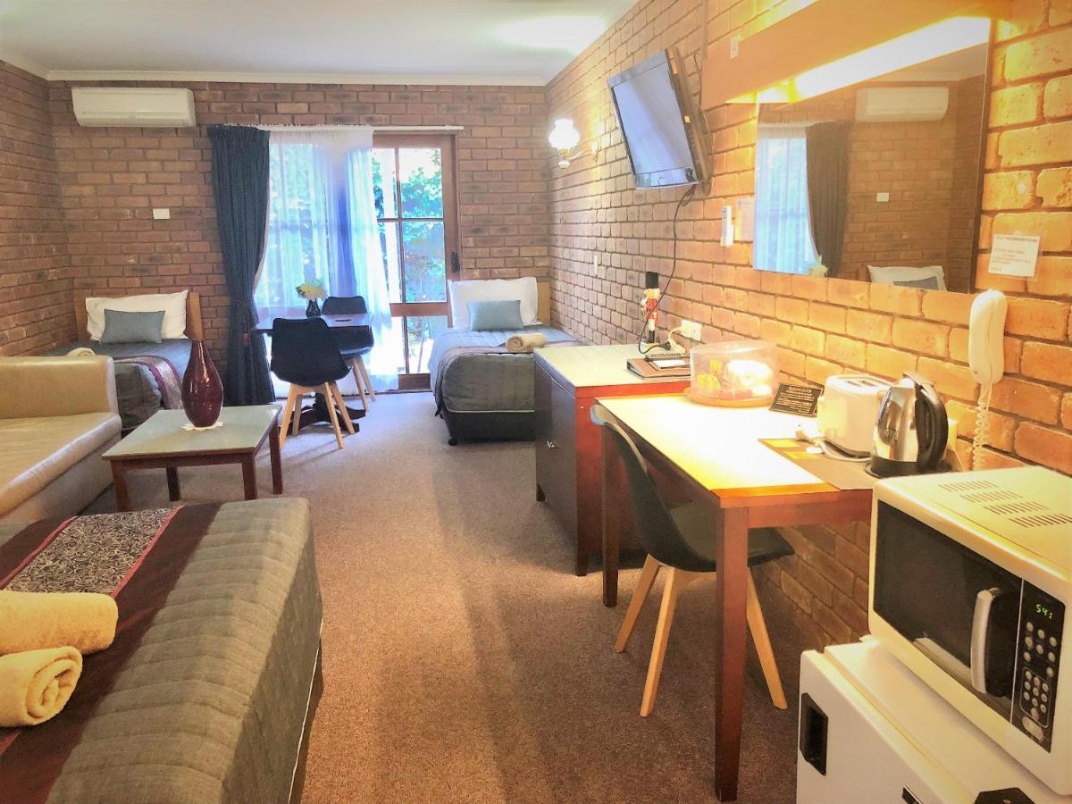 Jolly Swagman Motor Inn ユーロア エクステリア 写真